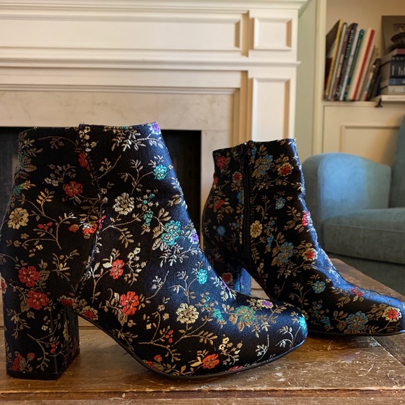 Booties | Embossed Floral - Picture 3 of 9